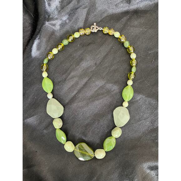 Green necklace, just a necklace - Picture 1 of 6
